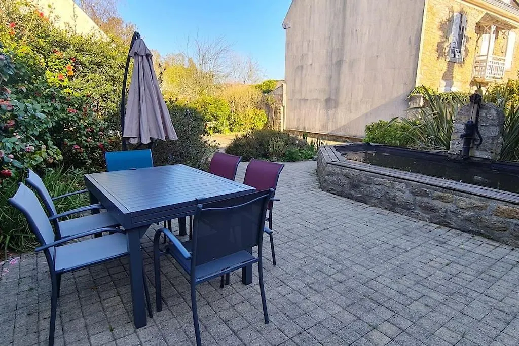 Holiday home Grande Maison Dans Le Bourg De Nevez + Jardin